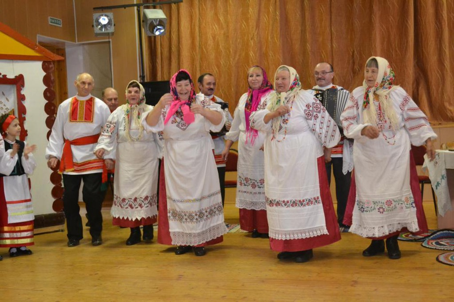 Фольклорный  ансамбль «Раздолье» ЦКР п. Волоконовка