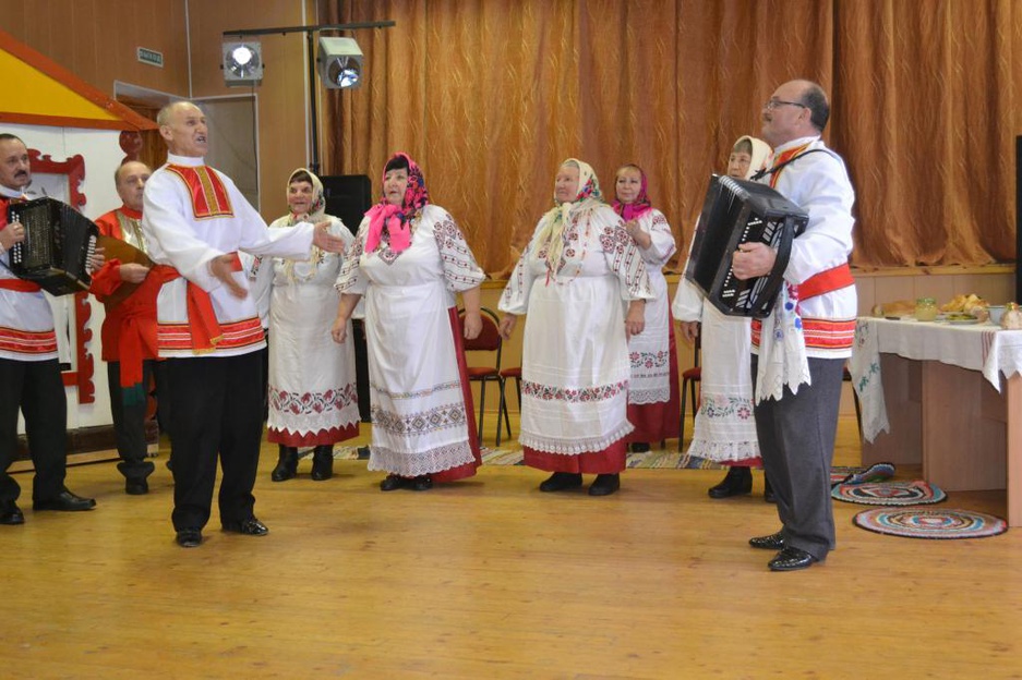 Фольклорный  ансамбль «Раздолье» ЦКР п. Волоконовка